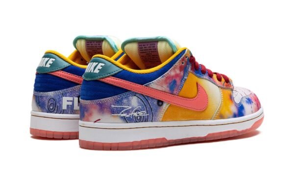 Dunk Low SB "Friends & Family - Futura Laboratories - Sunblush" - Image 4